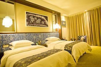 Miaozu Buyi Hotel Phượng Hoàng cổ trấn Ngoại thất bức ảnh